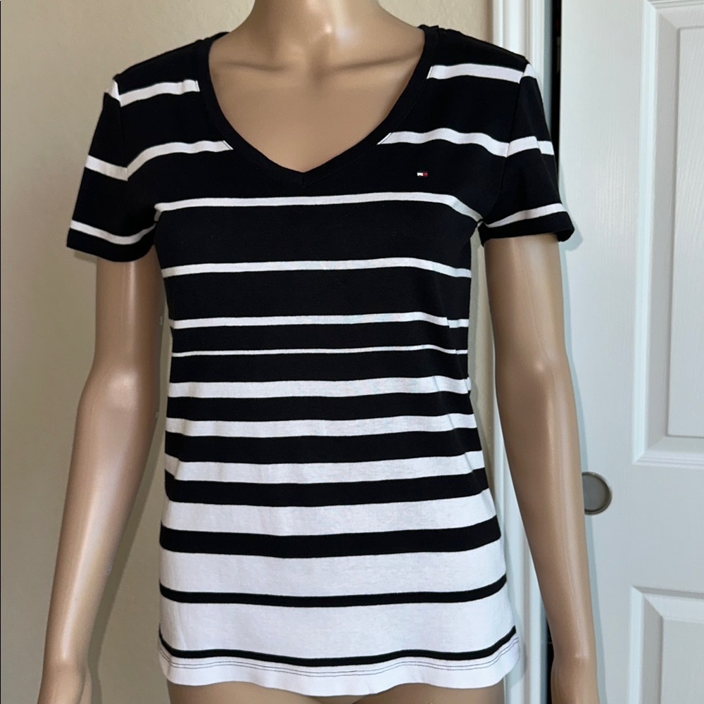 TOMMY HILFIGER 100%Cotton Women’s Tee.